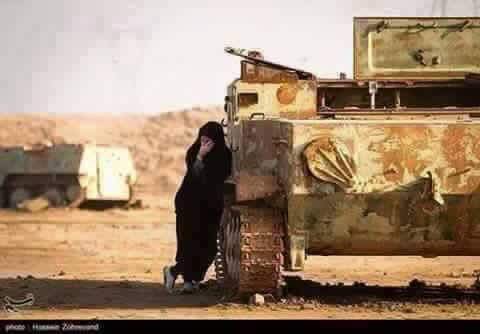 -
حين أشتاق اليگ 😓
     تتغير ملامحي 
 ويتعب قلبي 💔
 ثم آقسو ع الجميع 😢
   دون ذنب لهم.. 
#غائبي_😔