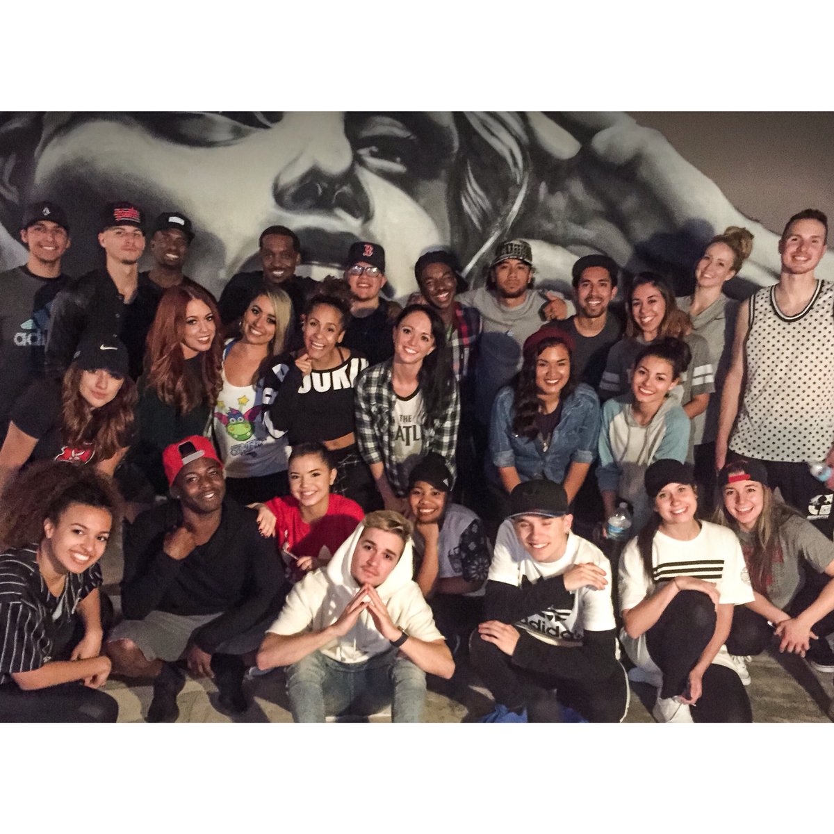 Kellina___'s tweet photo. After class pic with some of the DOPEST dancers in Florida!
#FLStandUp #MOTIV https://t.co/OWxQZ2Uh6f