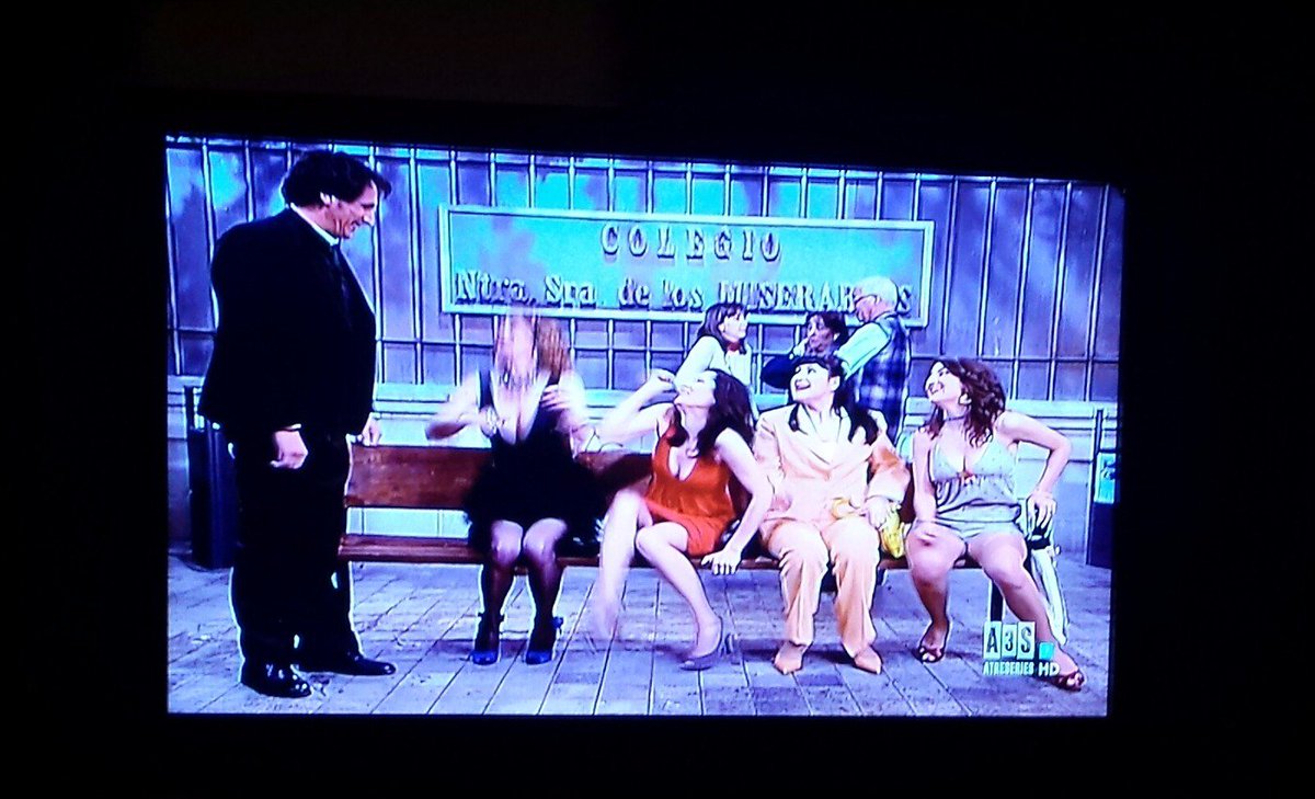 ByMerino's tweet photo. Pues ha vuelto a ocurrir... 7 de la mañana. Me encuentro a @RodriPoison en la tele (y no lo había visto!). #LaTira https://t.co/hCexKdU8uK