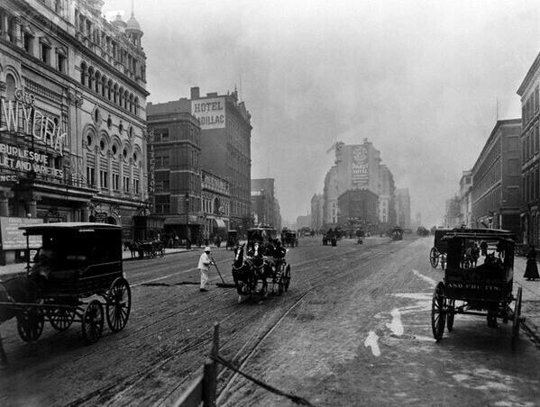 1900 circa - NYC street sweepers #makeyourcityclean #nyc #manhattan #publicservices