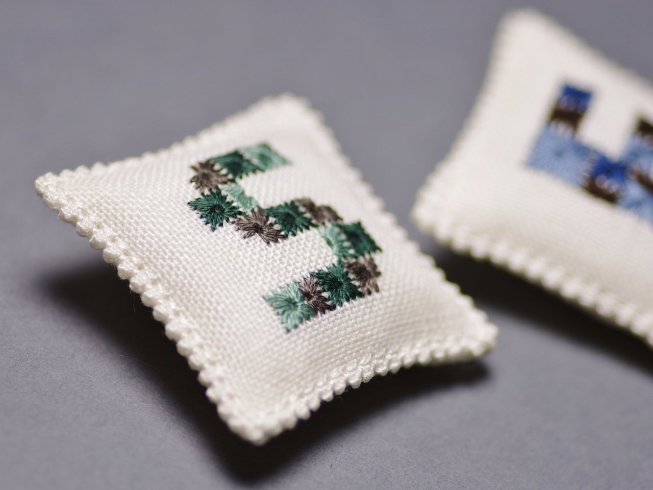 تويتر 刺繍 小箱 佐藤ちひろ على تويتر 展示予定作品より デンマーク製のリネンを使ったちいさなピンクッション 織糸を数えながら刺していきます 作り方や刺繍図案は アルファベット刺しゅう Nhk出版 に掲載 T Co Qixdabzw7j 手作り T