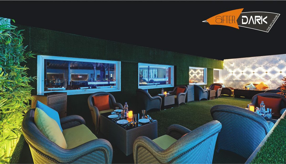 ExpressInnNasik's tweet photo. #Nashik #Skylounge #Afterdark #WoodFirePizza #Livepasta #Kebabs #Mocktails #Seafood #Friends #Rooftop #Multicuisine https://t.co/Z4BODxycLn