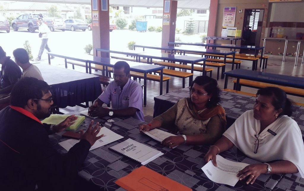 sivagnesan's tweet photo. Discusion with Ldg Rini & G.Patah Tamil school HMs with PIBG #projekcounterattack #footballforfuture @mysedic https://t.co/S8gRZH9Wzw