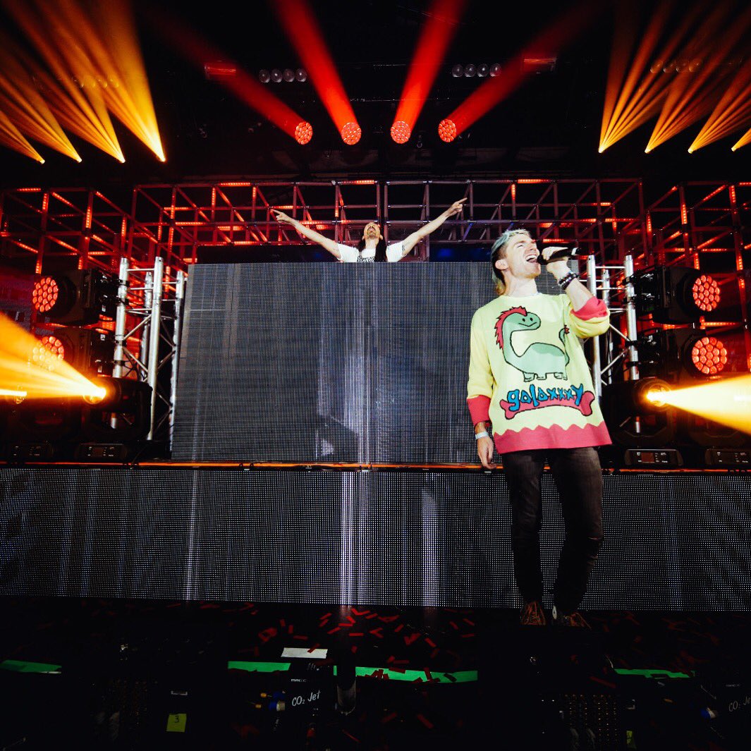 When me and @nicholaspetricholas from @walkthemoonband performed #HeavenKnows for the first time ever! #liverpool https://t.co/7kDwFlyXPO