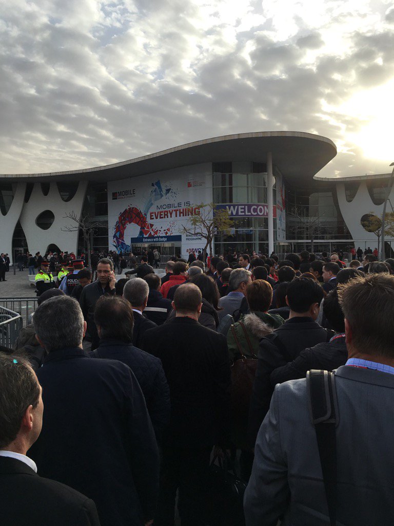 kevinsheehan_T's tweet image. Big crowds! #MWC16