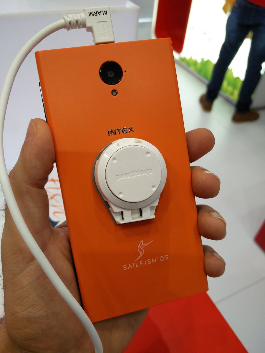 JollaUsers's tweet image. Presenting the Intex Aqua Fish running #SailfishOS, with the new Sailfish OS logo!