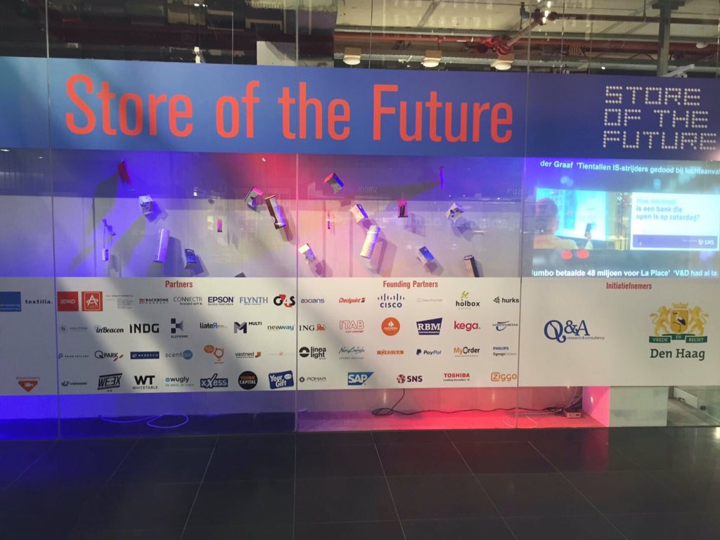 Afgelopen weekend heeft de store aan de buitenkant een nieuwe look gekregen, met dank aan <a href="/GlassShopWall/">Glass Shop Wall</a>!