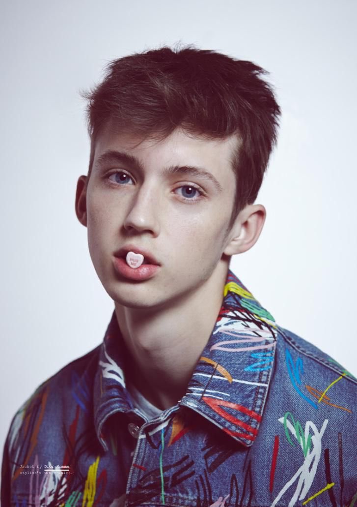 rtqueens's tweet photo. Troye Sivan https://t.co/NOUQ20128n