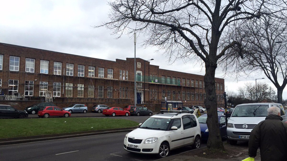 Mainstream_UK's tweet image. Half way there on the front! Looking good over at @nationalexpress Yardley Wood Bus Garage! #Windows #Transport