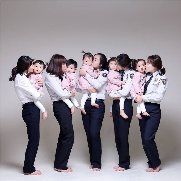 polinlove's tweet photo. <엄마경찰관>경찰관으로서 국민의 치안을 위해,주부이자 엄마로서 집안일을 하면 하루가 어찌지나가는지 모를정도로 다크서클이 내려오고, 입술이 부르트는게 일수지만 하루하루가 힘이 나는건 요 예쁜아이 덕분이겠죠?^^ https://t.co/SwyNuO8UIk