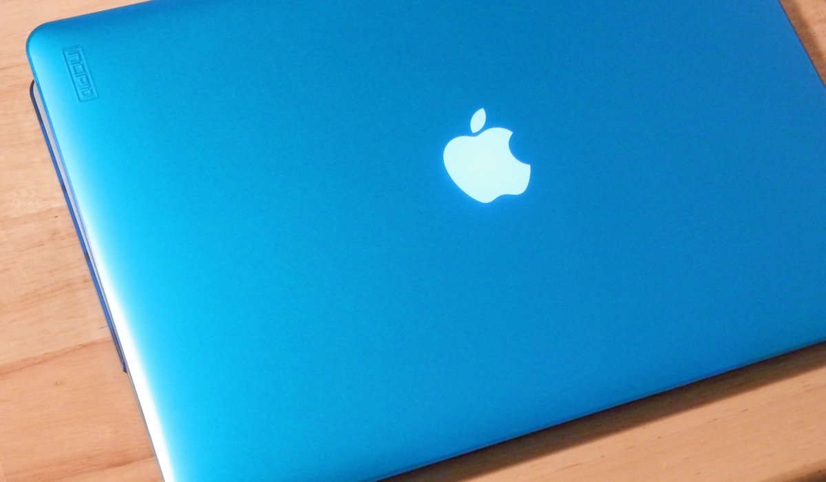 iDownloadBlog's tweet image. Add some protection to your MacBook Pro with the Incipio Feather case idb.fm/1mSfYv7