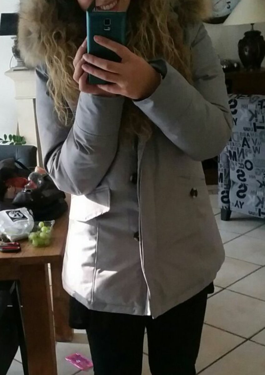 Wie oh wie heeft deze jas afgelopen week meegenomen uit <a href="/WoodysAmsterdam/">Feestcafe Woody's</a> ? Wij zij op zoek ! Graag PM en retweet