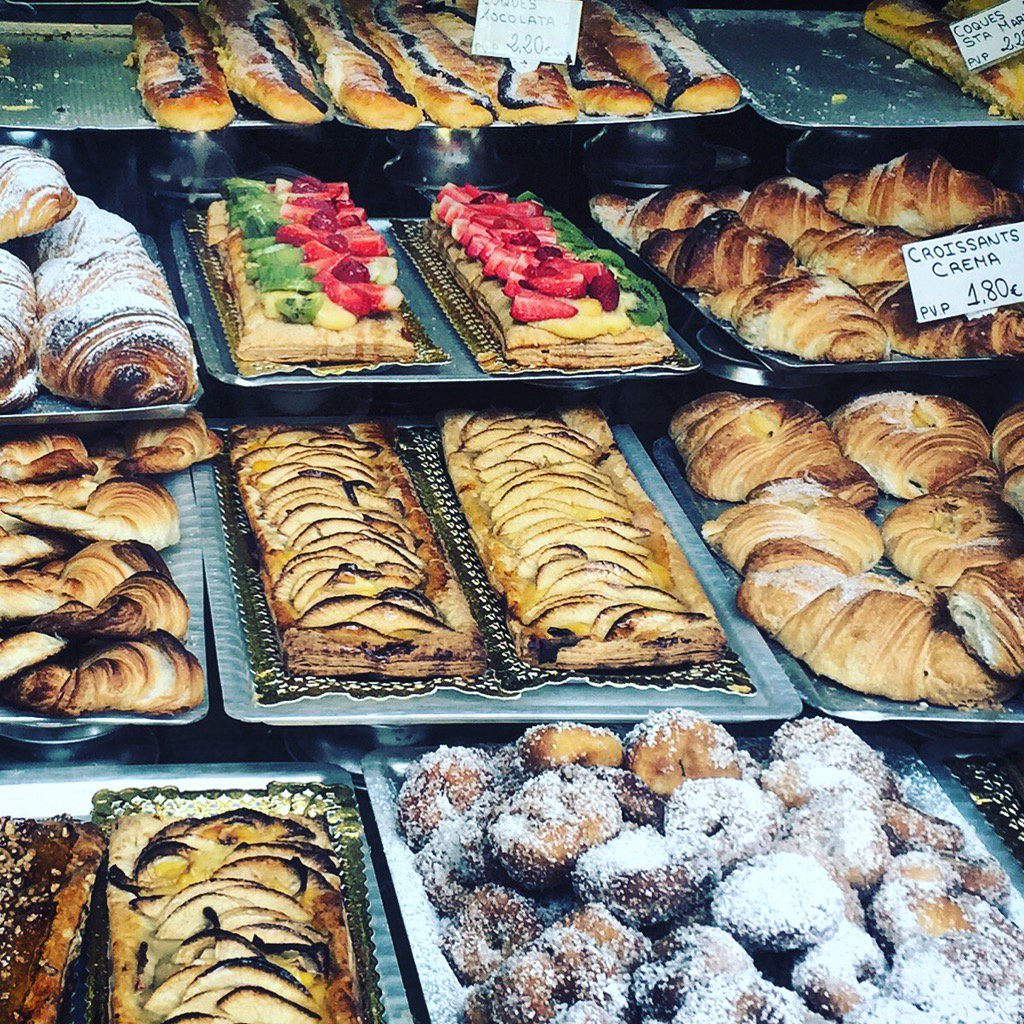 roberts_uk's tweet photo. Decisions, decisions... Went for the croissant crema #Barcelona https://t.co/F2iBZxLUcn