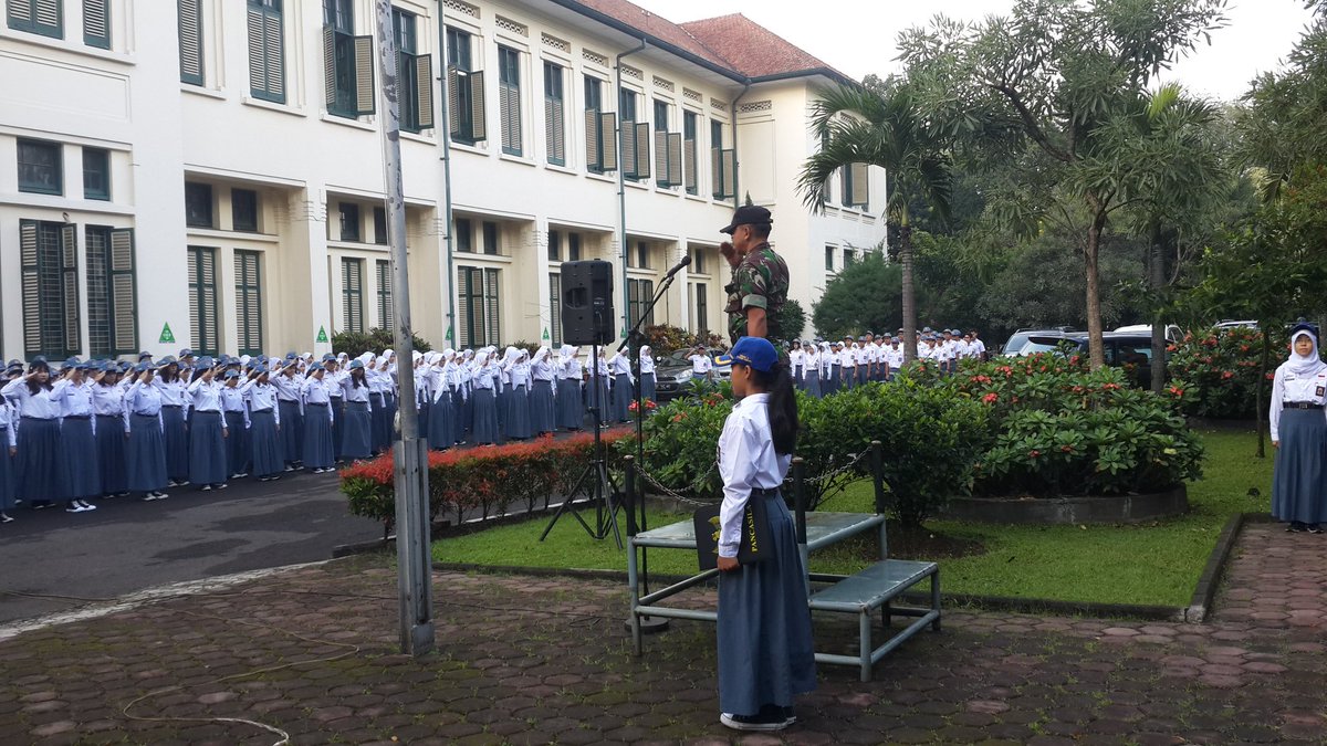 opsdim0618's tweet photo. Tanamkan wasbang kpd siswa SMU 3 @kodim0618bs @infobandung123 @TeropongBS @se_bdg https://t.co/XI34vfd8Qy