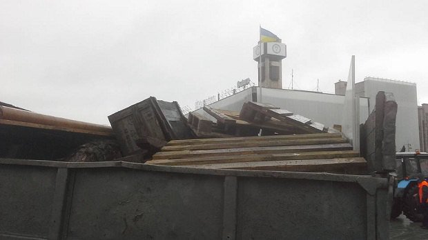 Палатки на Майдане Незалежности в Киеве демонтируют коммунальщики - Цензор.НЕТ 1051