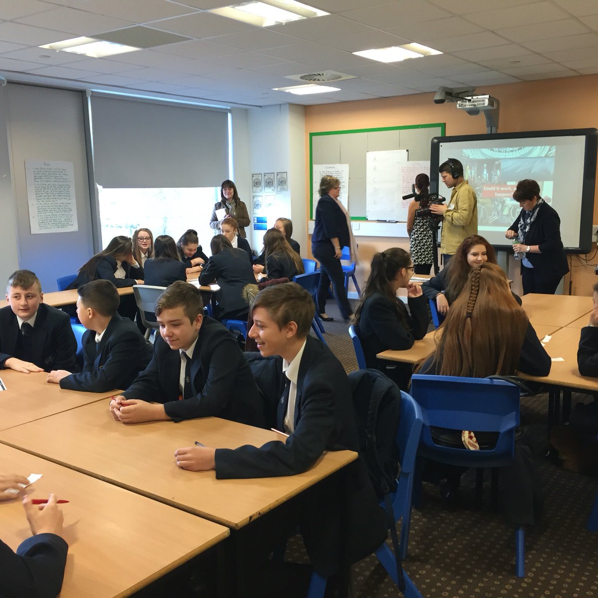 Welcome to Santander who are delivering their Futurewise workshop to year 9 this morning @ASCHS_BEC