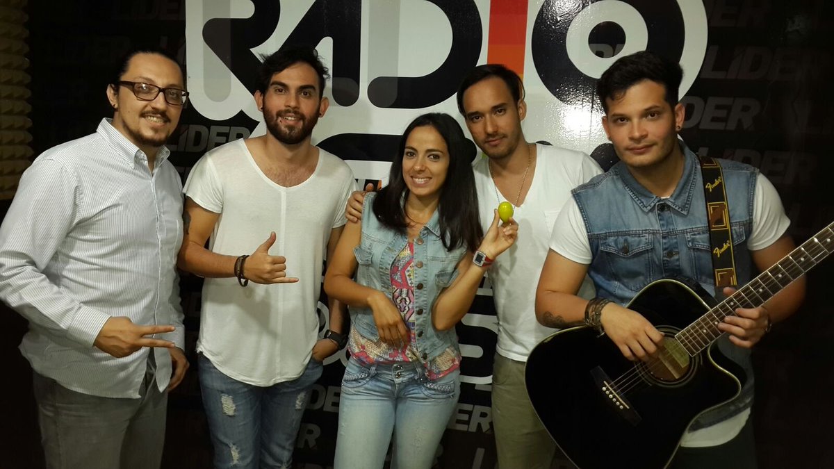 CaroLisbeth's tweet photo. @venerdimusica #EnLaCola de 6 a 8pm @radioactiva103 y disfrutamos de su nuevo tema #veteyatour @wditilio https://t.co/k7lX2scLkh