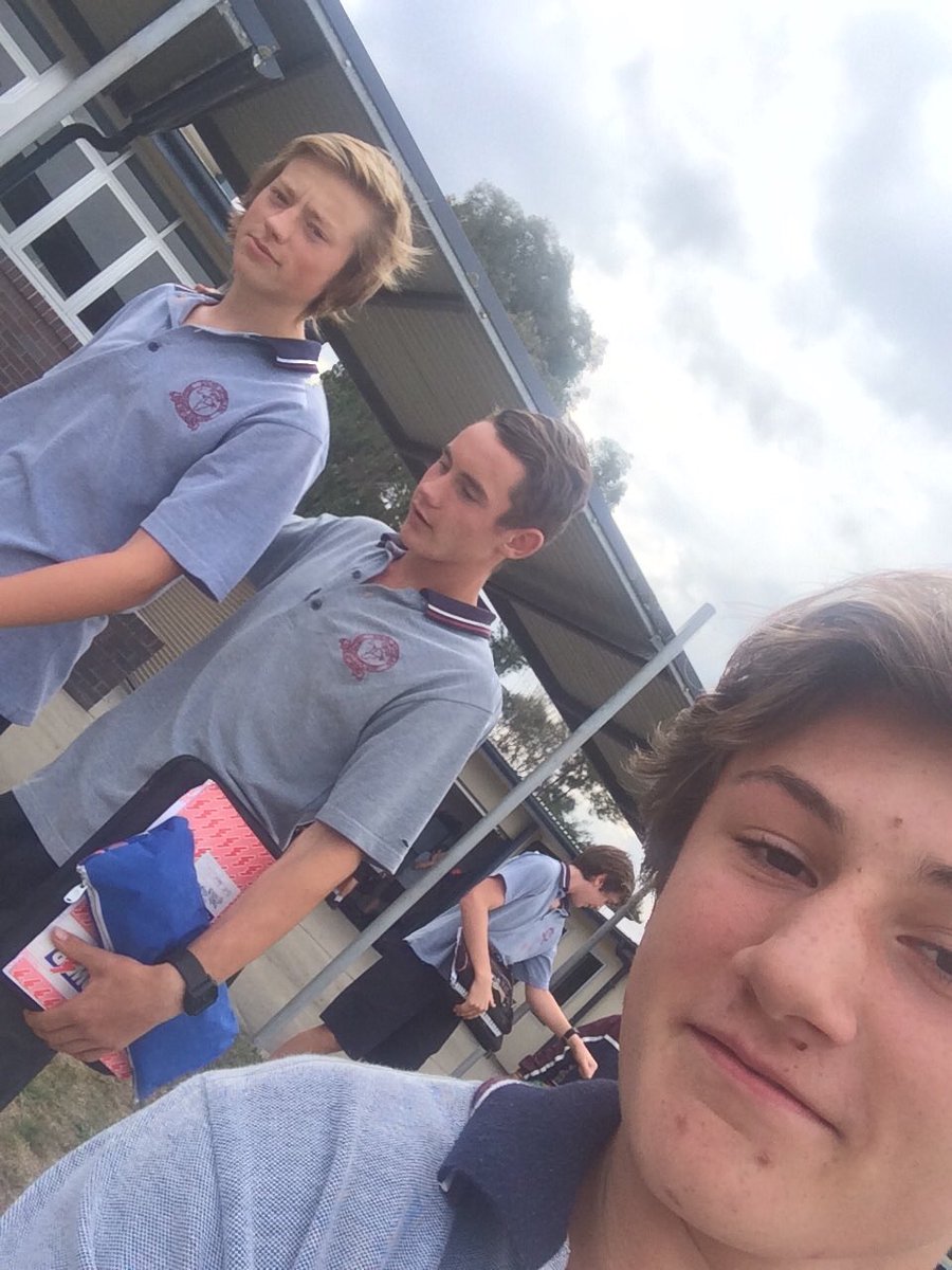 nathan_denbrok's tweet photo. Just hanging with coxππΉ @OllieeCox #yolo #newyearnewyou #QualityMuff #Pokemon21 https://t.co/QuG5xSx4Wq