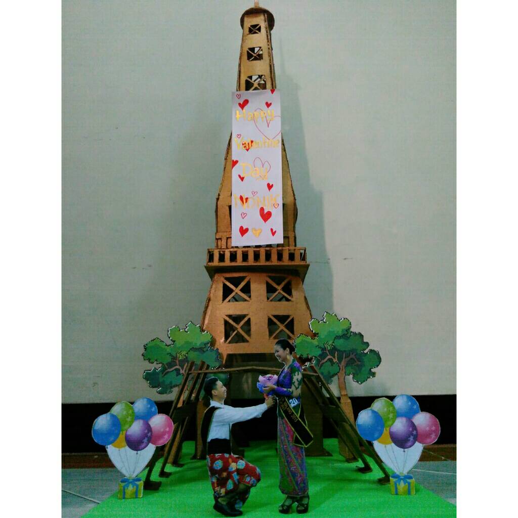 asprilla_eric's tweet photo. Moment Bahagiaku adalah saat membawakan menara eiffel untuknya #PenguinsEveryWhere @StellaFreshener https://t.co/vtLq7TLWPj