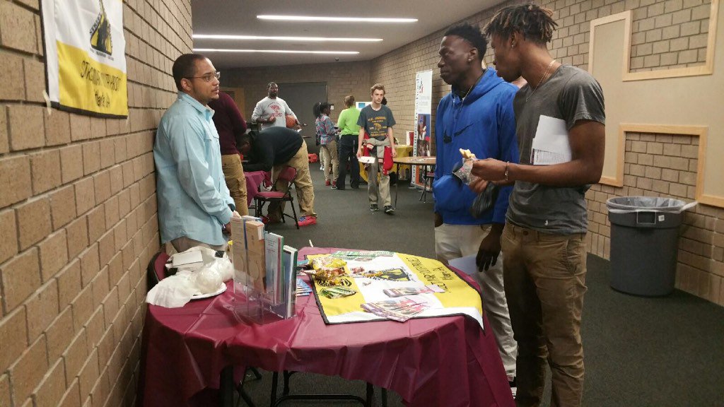 StreetSmartATL's tweet photo. @CISOFGEORGIA #ATL #MaynardJacksonHigh Health Fair that the youth organized and hosted... https://t.co/l98WJgePfx
