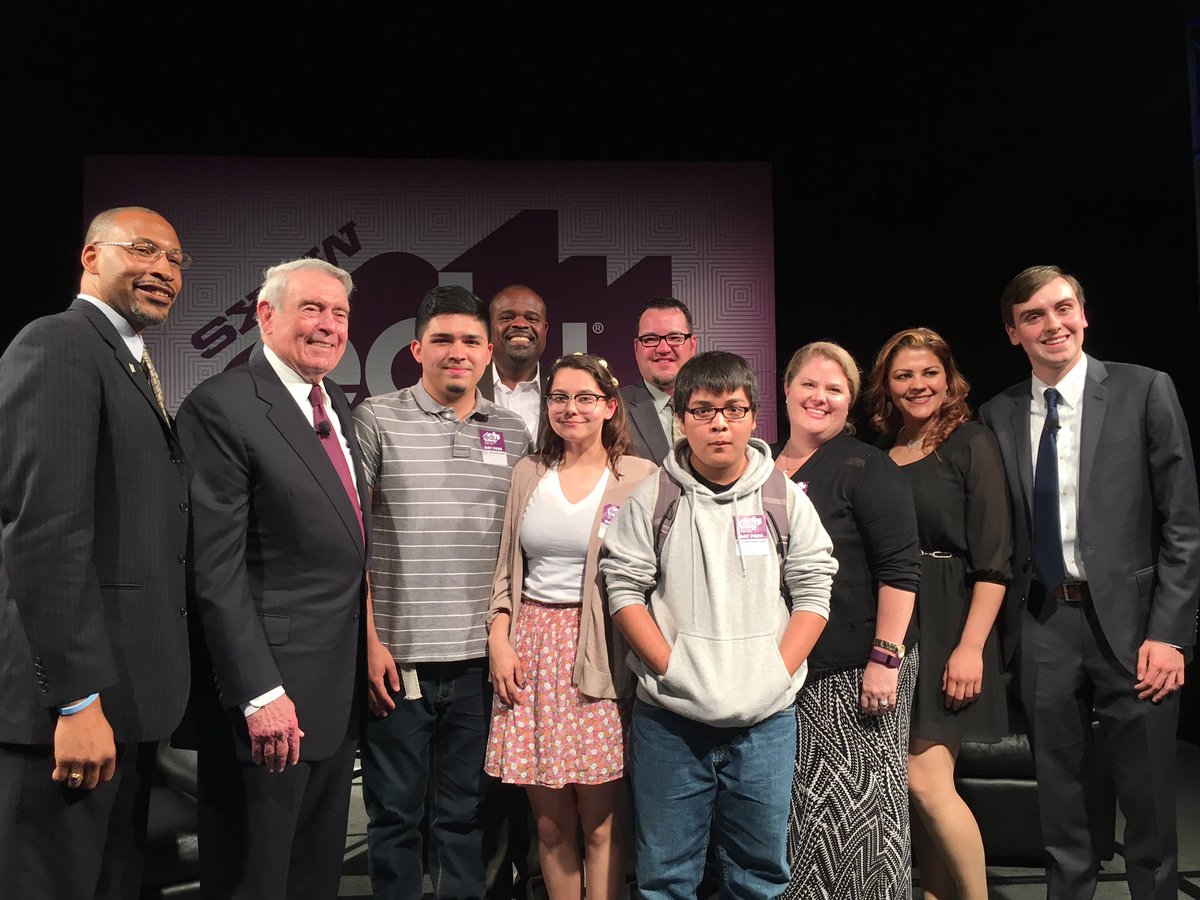 RatherPrize's tweet photo. Eastside Memorial HS students, teachers, and administration with @DanRather and @MartinRather #RatherPrize #SXSWedu https://t.co/ePdnJQlbjN