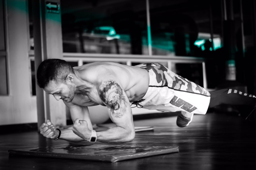 cesarpinzon9's tweet photo. @ReebokColombia Mi ejercicio favorito es  plank  en  todas sus variaciones 💪 https://t.co/jAH2HRZTcG