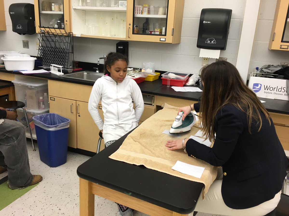 #InnovateNJ families learn about recycling and make their own paper!
#innovation #familieslearningtogether