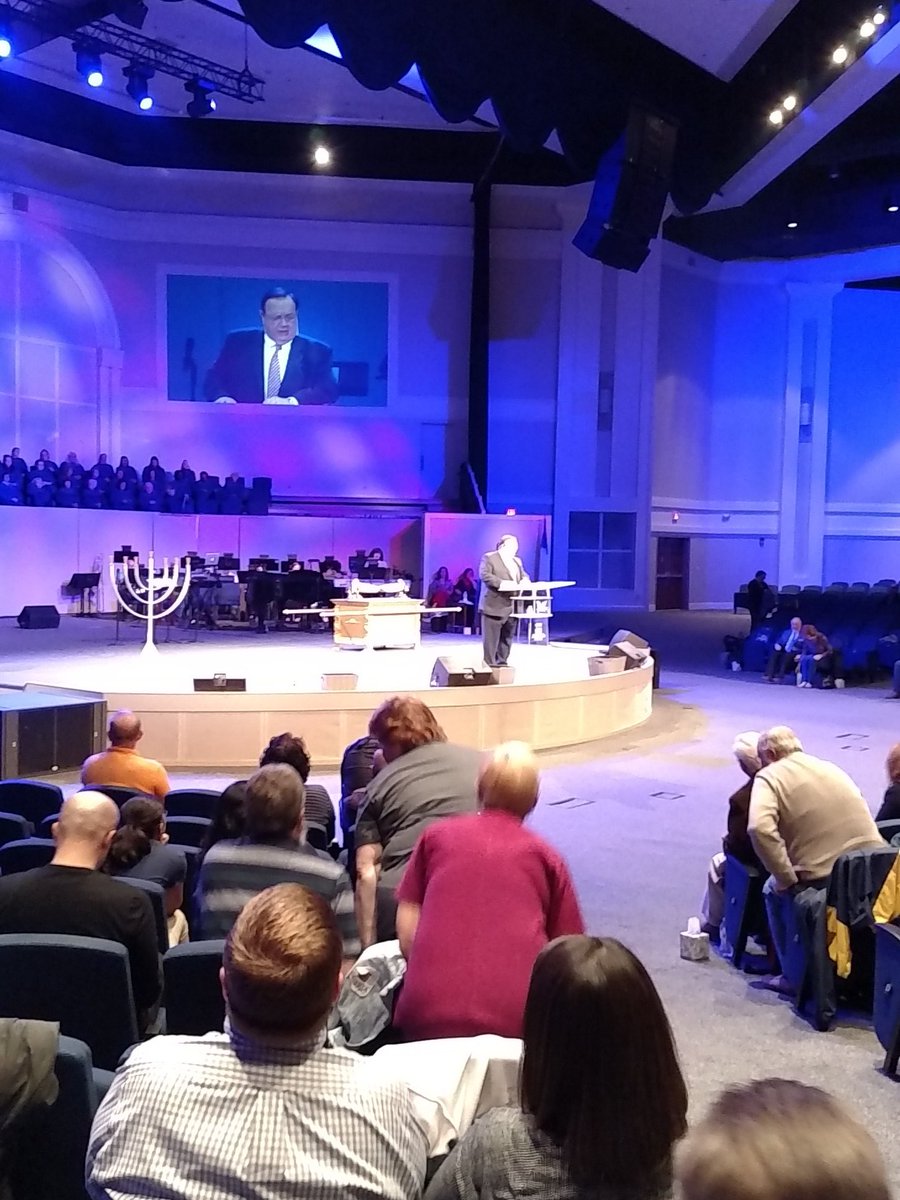 grace10645's tweet photo. It is happening now. Woohoo #fonw16 https://t.co/szINcFIxcl