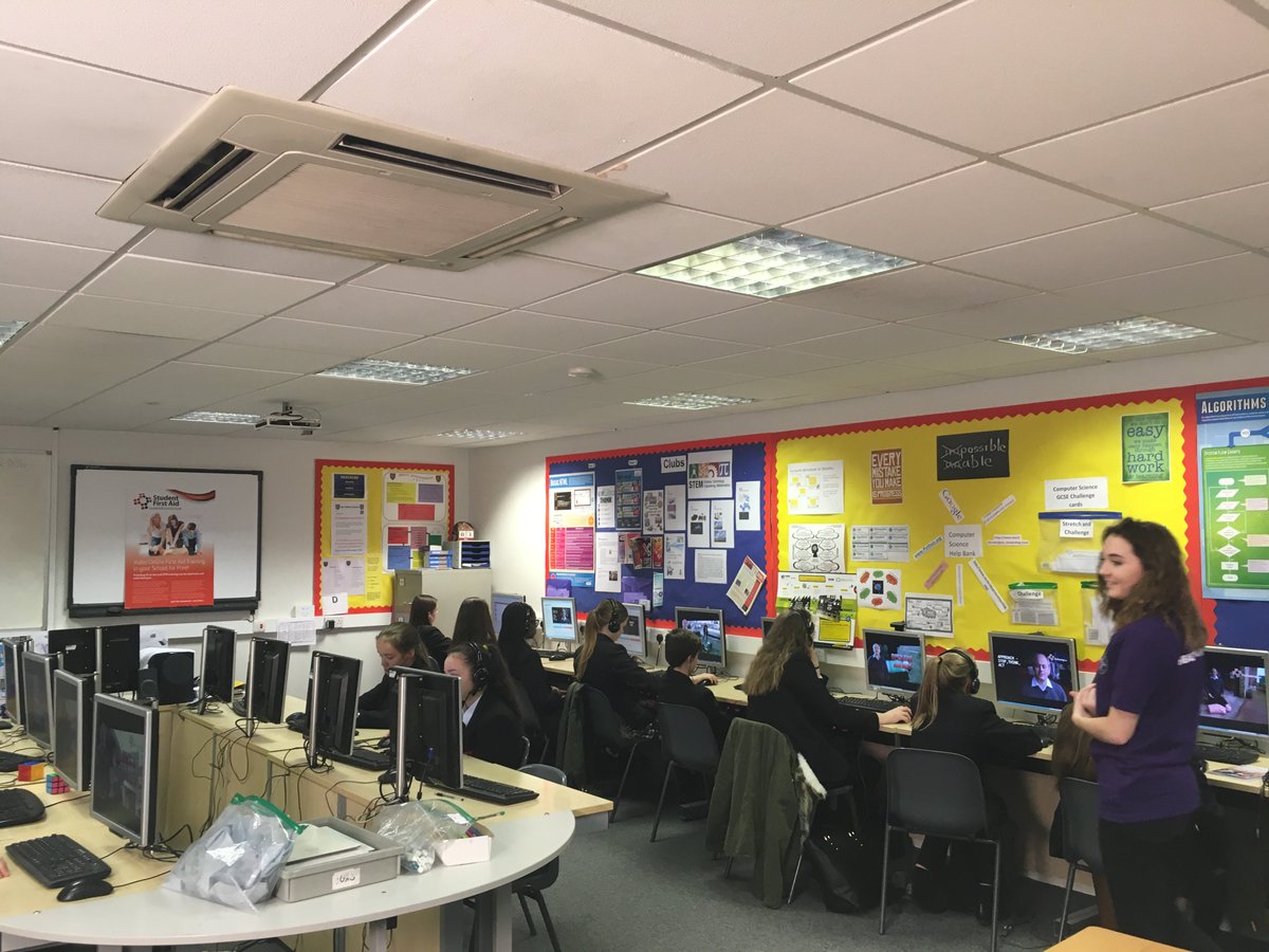 ProTrainingsUK's tweet photo. Student First Aid online part via https://t.co/I3uaWdoDgy at Gilberd #School Colchester  #firstaid  #studentfirstaid https://t.co/qGYSK7s5tR