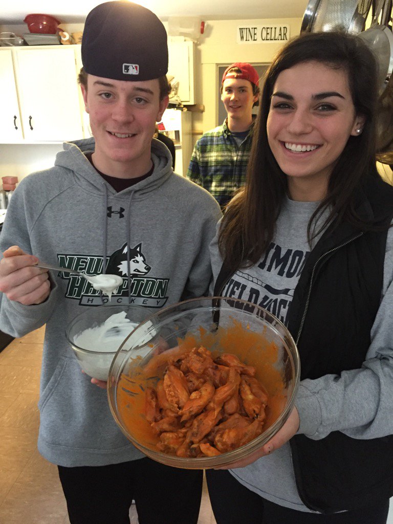JCJoslin15's tweet image. Ultimate Cooking making wings! Teriyaki and Buffalo! About to taste test. #nhsprojectweek @joeysamps @ShawndraKess