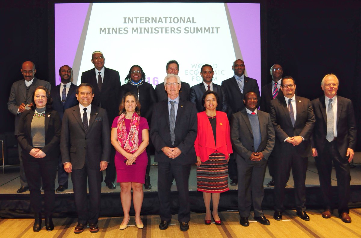 CommerceCanada's tweet photo. Heureuse d'accueillir mes homologues ministériels ici à #Toronto et à l’ #APCE2016 ! – min. Freeland https://t.co/amBwx7n0xQ