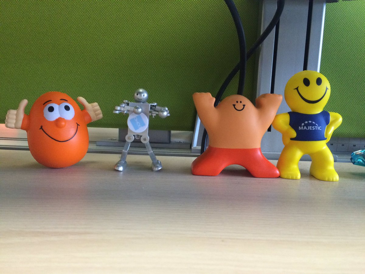 iSharanya's tweet photo. Desk buddies @semrush @Domotalk @seoClarity @tryMajestic #seo https://t.co/U9Fg8ydcSw