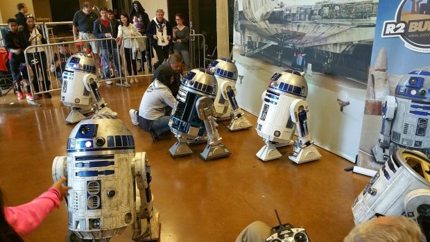 Join a community of Makers that bring #StarWars droids to life: ow.ly/ZaRiZ  <a href="/R2Builders/">R2-D2 Builders Club</a>
