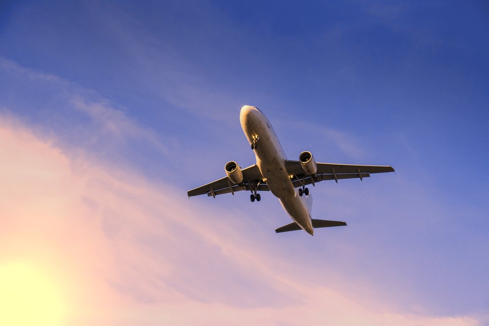 grist's tweet photo. Bad news: Low-carbon air travel isn’t very likely https://t.co/K4ohwbb1H7 https://t.co/e7UOBnDnOP