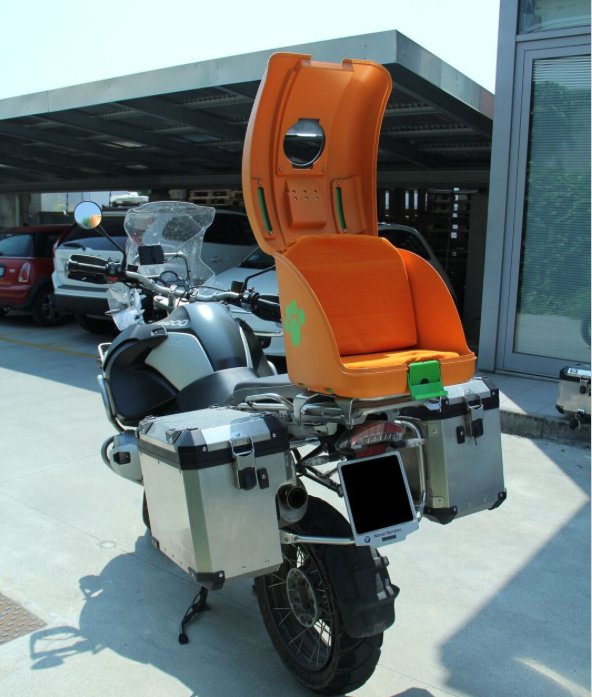 digitalmafia_cc's tweet image. Have a dog and a motorcycle? U need one of these $175 shipped @JeffCBS8 @POW_petonwheels cfm.li/pow789