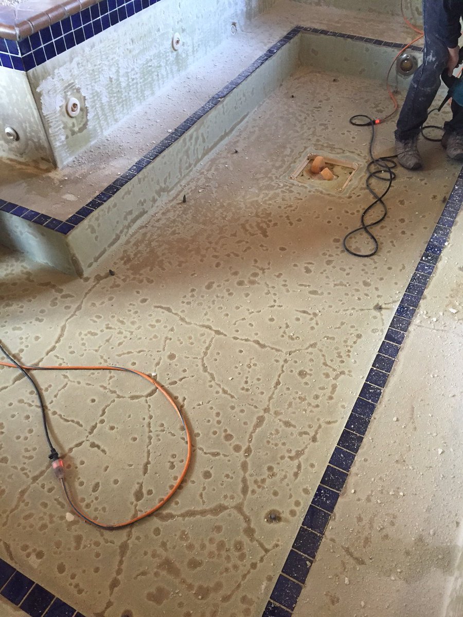 LagunaPoolMN's tweet image. Getting to it in Clear Lake, Iowa! #PoolRefresh