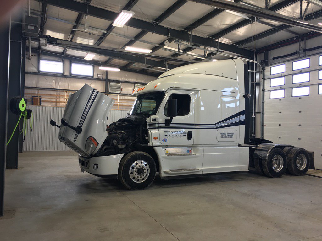 Laser_Transport's tweet photo. @Laser_Transport 's new 4 bay maintenance addition, almost ready for action. https://t.co/kdXHCDUDsI