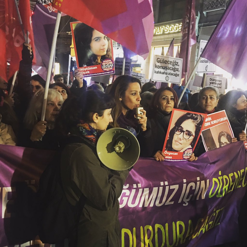 BeyogluIlce's tweet photo. Bileşeni olduğumuz #KadınCinayetleriniDurduracağızPlatformu ile #5MartKadınYürüyüşü 'nde Tünel'deydik @KadinCinayeti https://t.co/qCrmBrKVKm