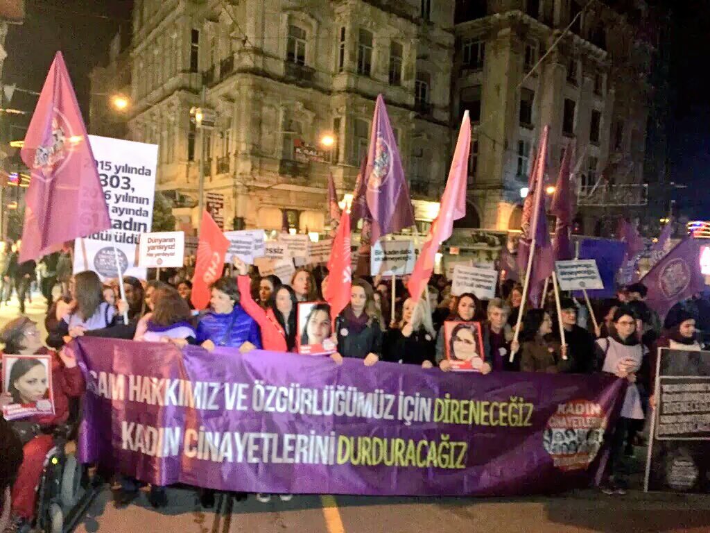 BeyogluIlce's tweet photo. Bileşeni olduğumuz #KadınCinayetleriniDurduracağızPlatformu ile #5MartKadınYürüyüşü 'nde Tünel'deydik @KadinCinayeti https://t.co/qCrmBrKVKm