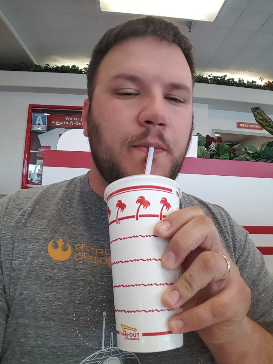 holytrunks14's tweet photo. Stop at In N Out for lunch! #Legolandbound https://t.co/pUJneWctKF
