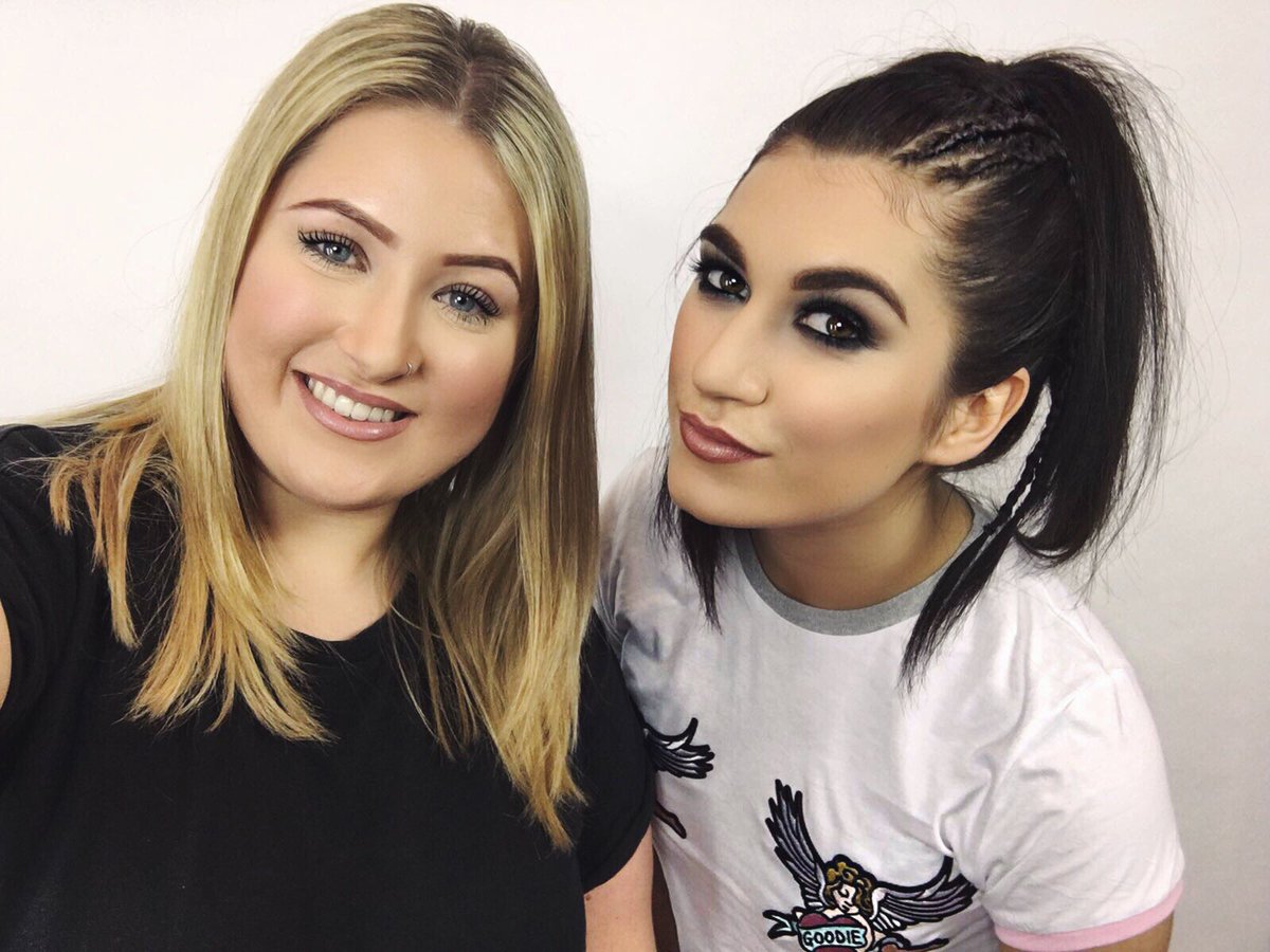 P A R I S A tweet media