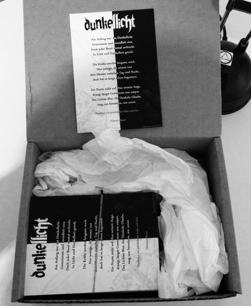 AutorMUlmer's tweet photo. Hah!#Dunkellicht #Postkarte #Lyrik @verlag_info @MaddieVonStark @AnjaBagus @WalkingMills @diedruckerei_de @FeenCon https://t.co/Epmt4PQc2i
