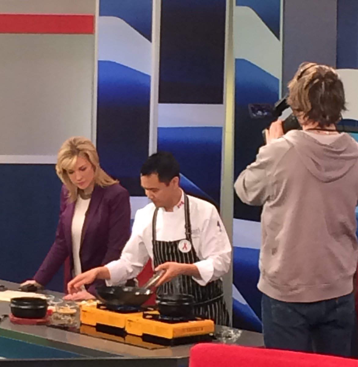 CatesimpsonprS's tweet photo. Cooking Bipimbap on @globalbc with @earlsrestaurant @chefdavidwong for this Thursday’s @vandofl #diningoutforlife https://t.co/Pl1M4qrgAI