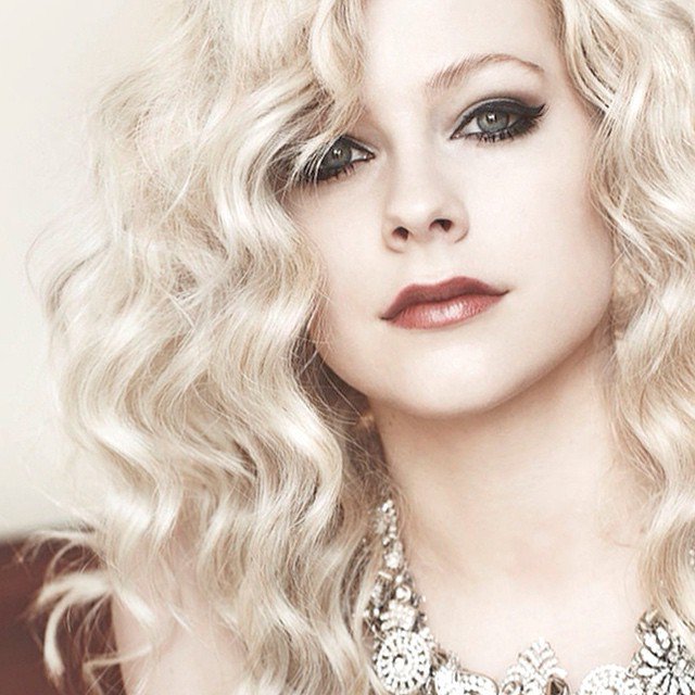 avril_germany's tweet photo. #AvrilLavigne Vanity Fair Italy 2011 https://t.co/6mxR2ytA8Z