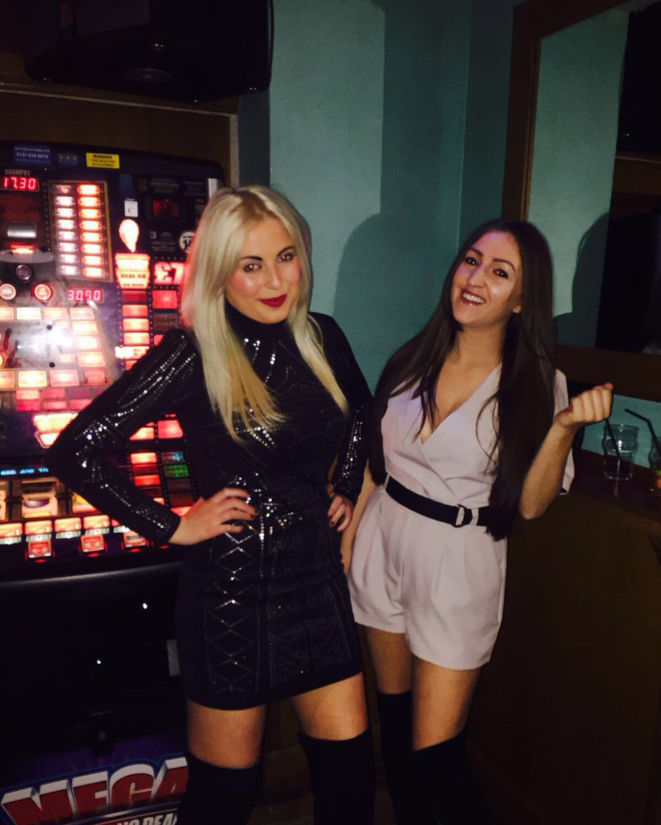 cath_blake_2010's tweet photo. Me &amp; my girl https://t.co/FsJEVyAulM