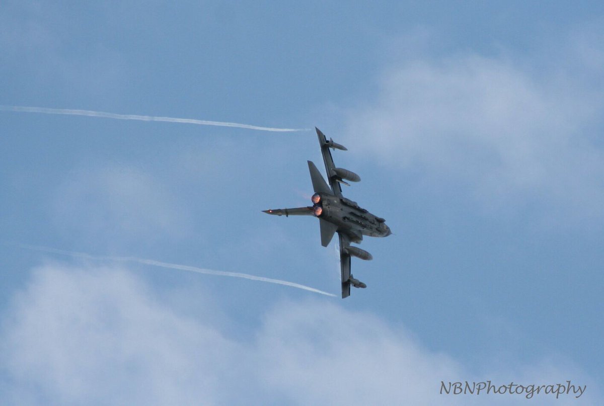 NBNPhotography's tweet photo. #nbnphotography #NothingButNatural #clouds #eurofighter #RAF #Jets #eurofightertyphoon #afterburner #avgeek https://t.co/2PF97nWXLm