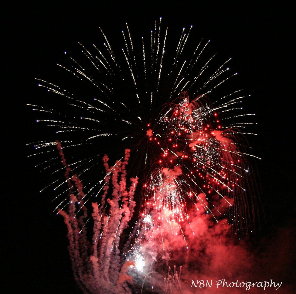NBNPhotography's tweet photo. #nbnphotography #NothingButNatural #landscape #fireworks #fireworksdisplay #Boom #sparks #travel https://t.co/teKIVGeolB