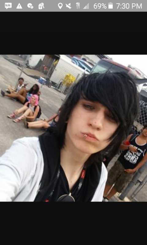 kat_the_zombie_'s tweet photo. When Johnnie found out about duck face https://t.co/qdzBwLX0kG