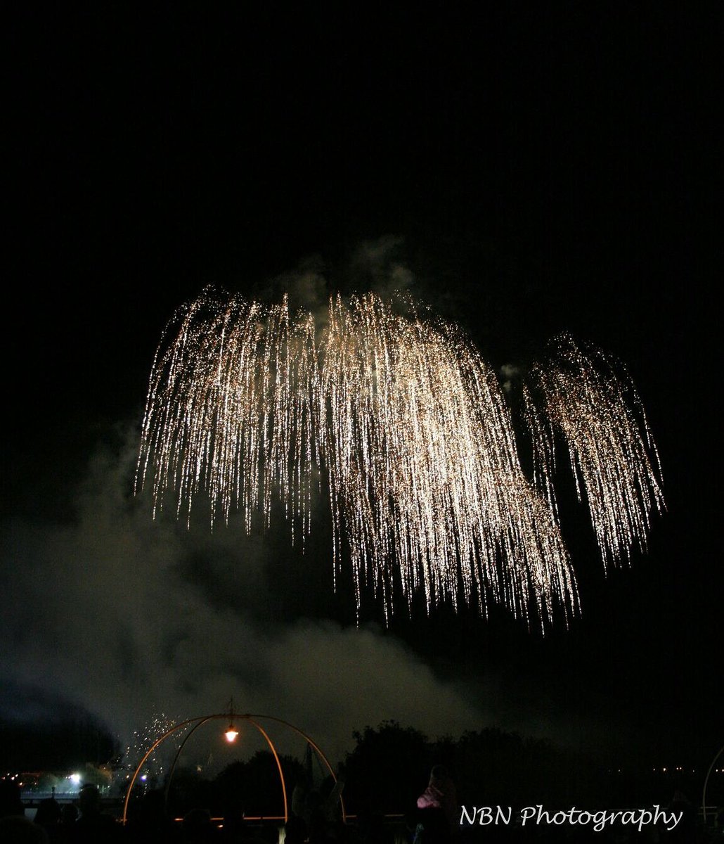 NBNPhotography's tweet photo. #nbnphotography #NothingButNatural #landscape #fireworks #fireworksdisplay #Boom #sparks #travel #southport https://t.co/aV1AlGnjP6