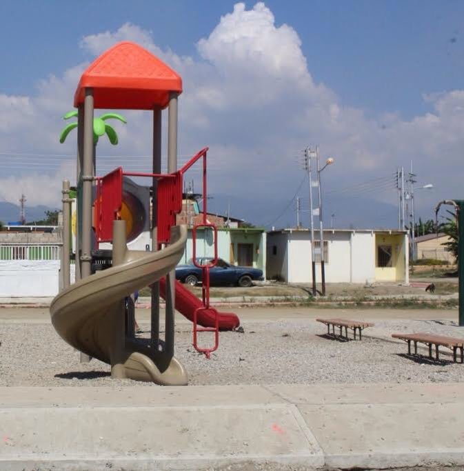 CarylBertho's tweet photo. Inaugurado parque infantil y gimnasio biosaludable en San Vicente. || @tareckpsuv @GobiernoAragua https://t.co/ADZjqAAjjJ